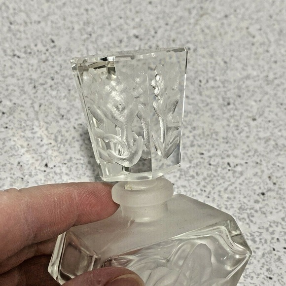 Vintage perfume bottle & stopper clear crystal & frosted glass scent container - Picture 6 of 10